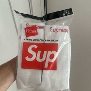 Hanes Supreme White Cushion Crew Socks - 4 Pairs